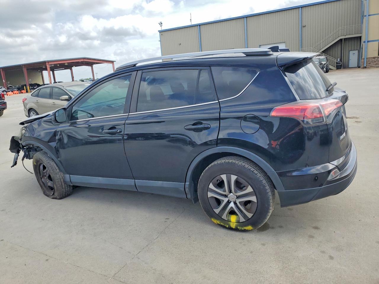 2018 Toyota Rav4 Le - zdjęcie 2