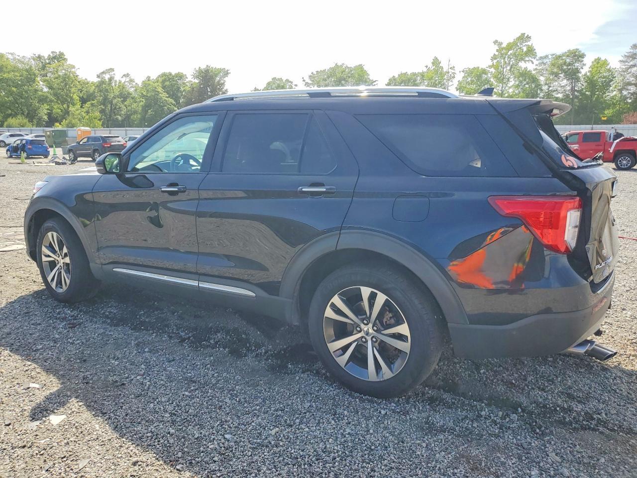 2020 Ford Explorer Platinum - zdjęcie 3