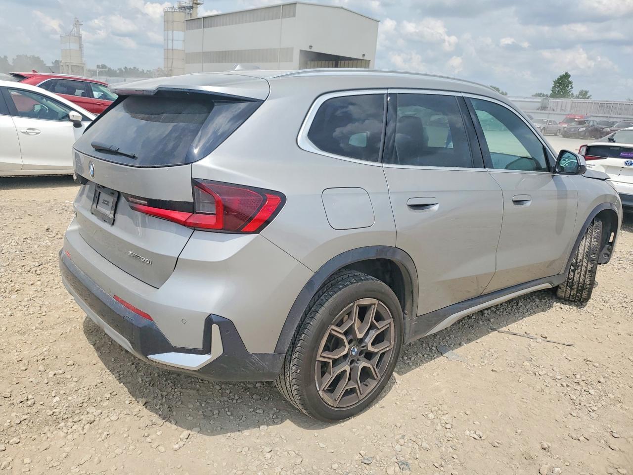 2024 BMW X1 xDrive28I - zdjęcie 3