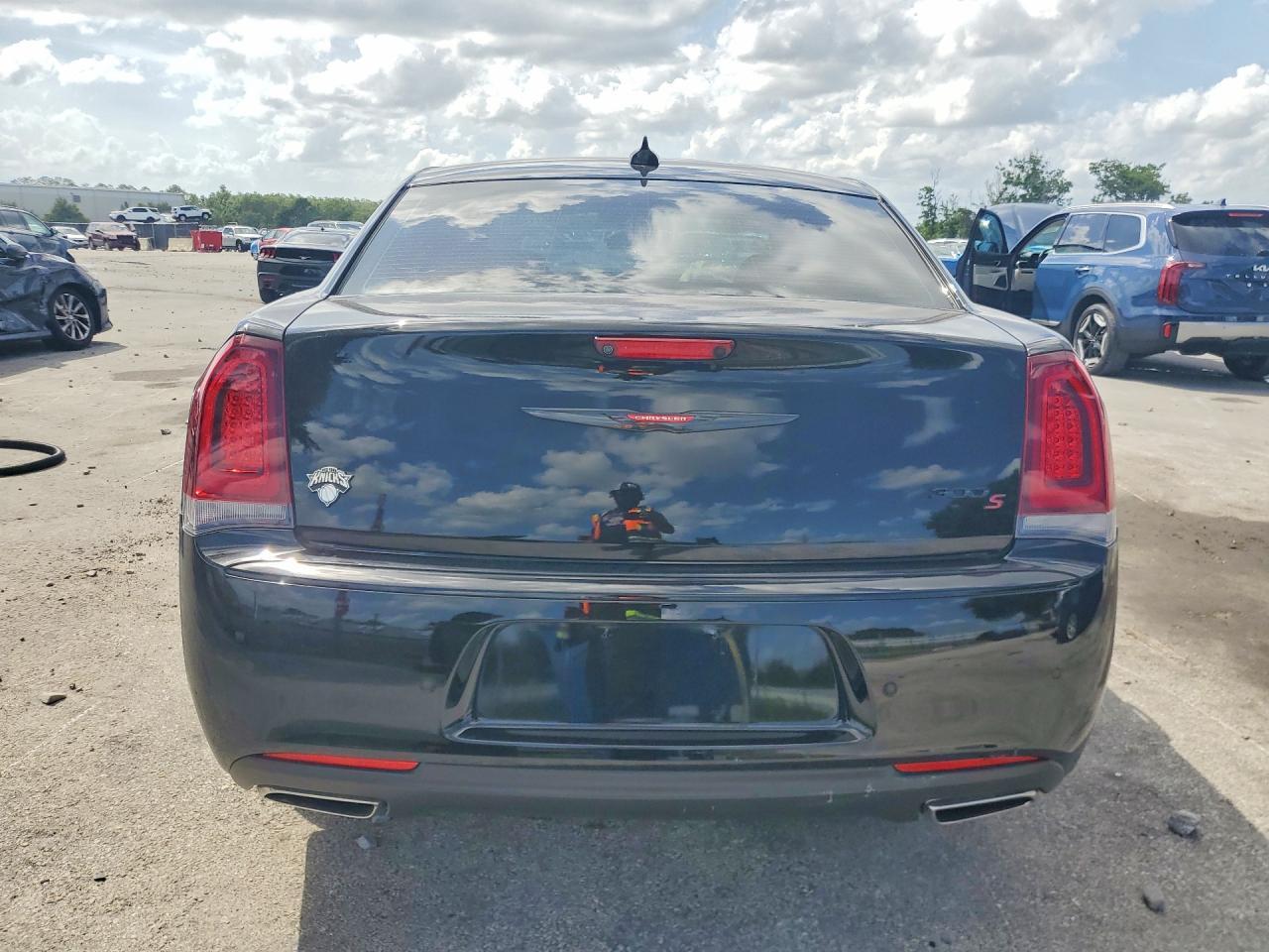2023 Chrysler 300 S - zdjęcie 6