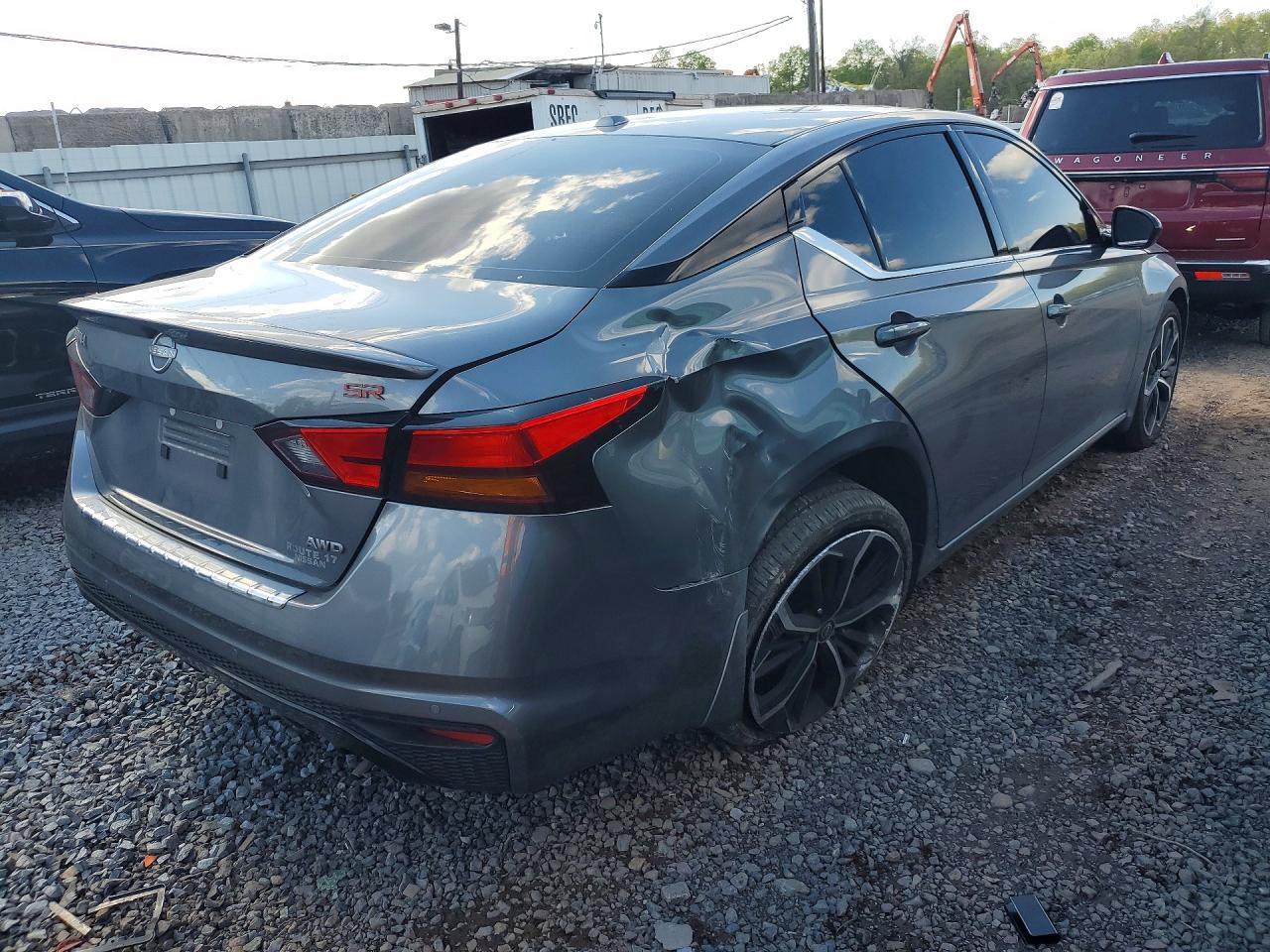2023 Nissan Altima Sr - zdjęcie 5