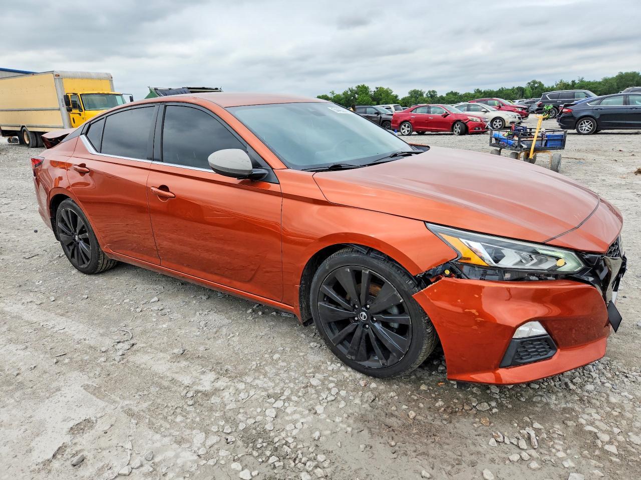 2020 Nissan Altima Sr - zdjęcie 4