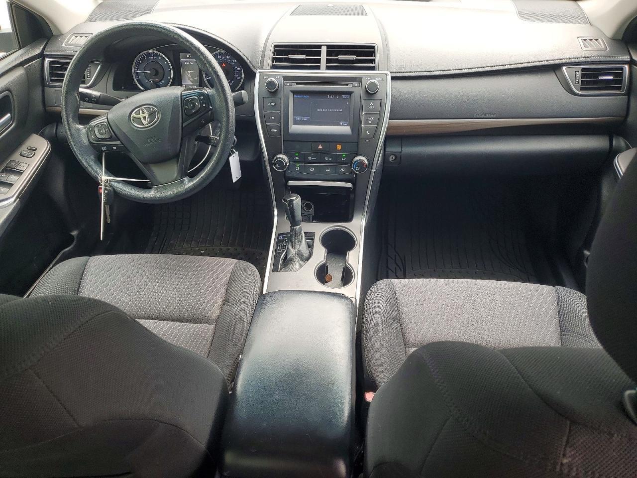 2016 Toyota Camry Le - zdjęcie 8