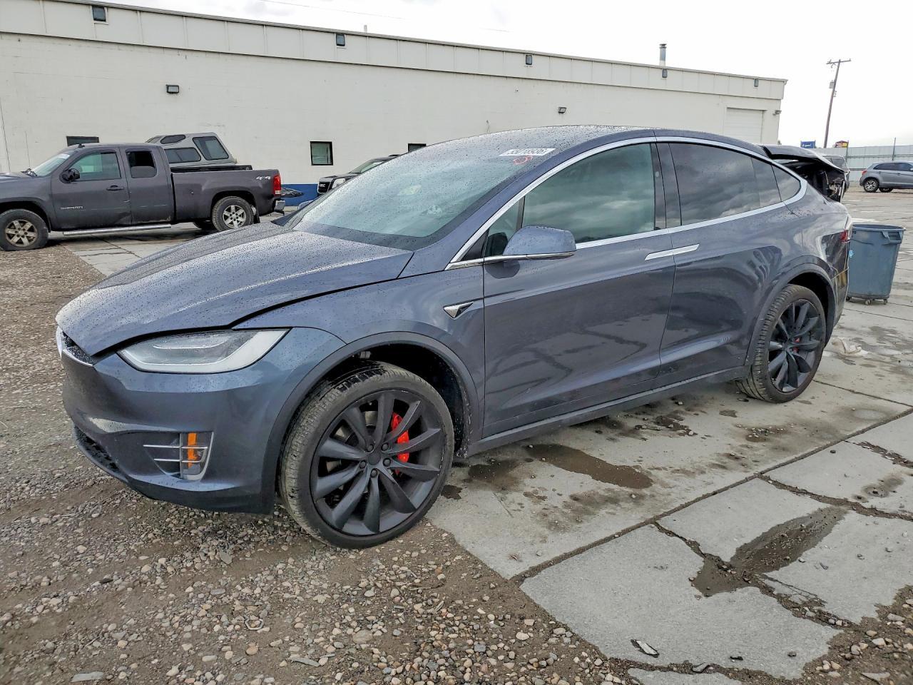2021 Tesla Model X - zdjęcie główne