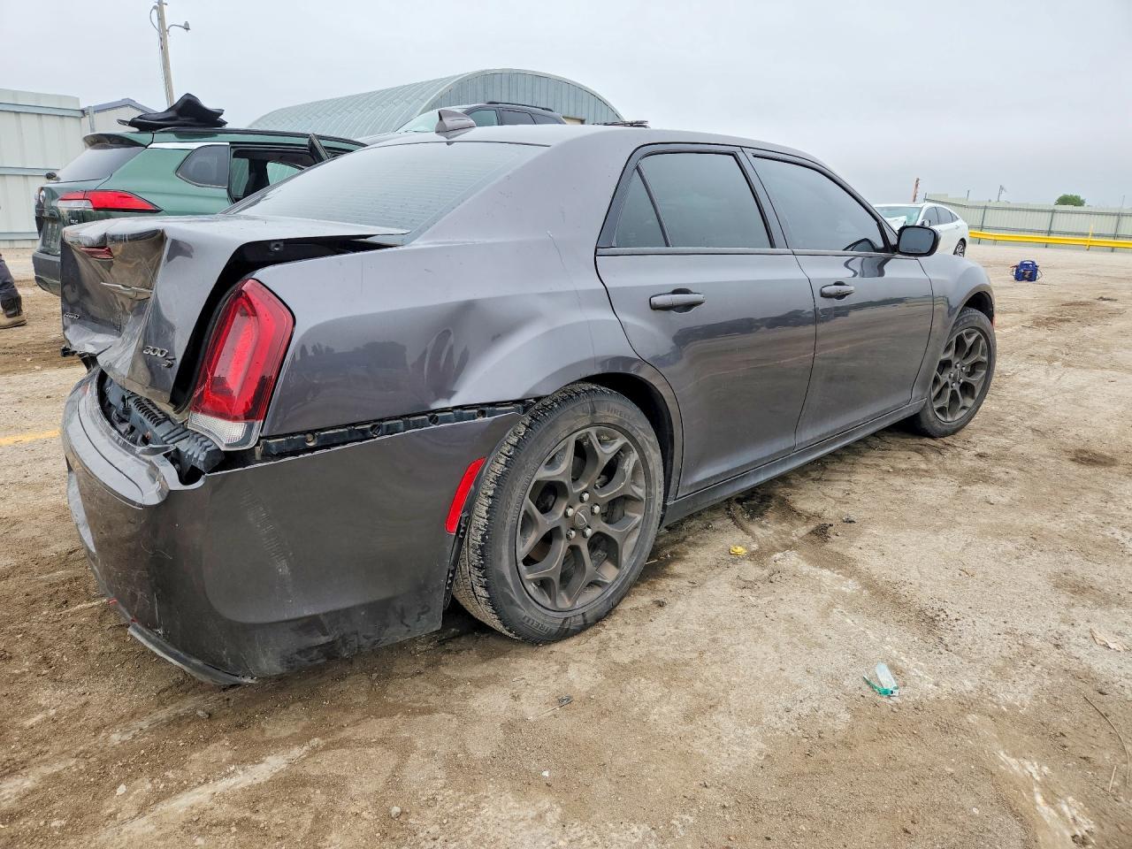 2016 Chrysler 300 S - zdjęcie 3