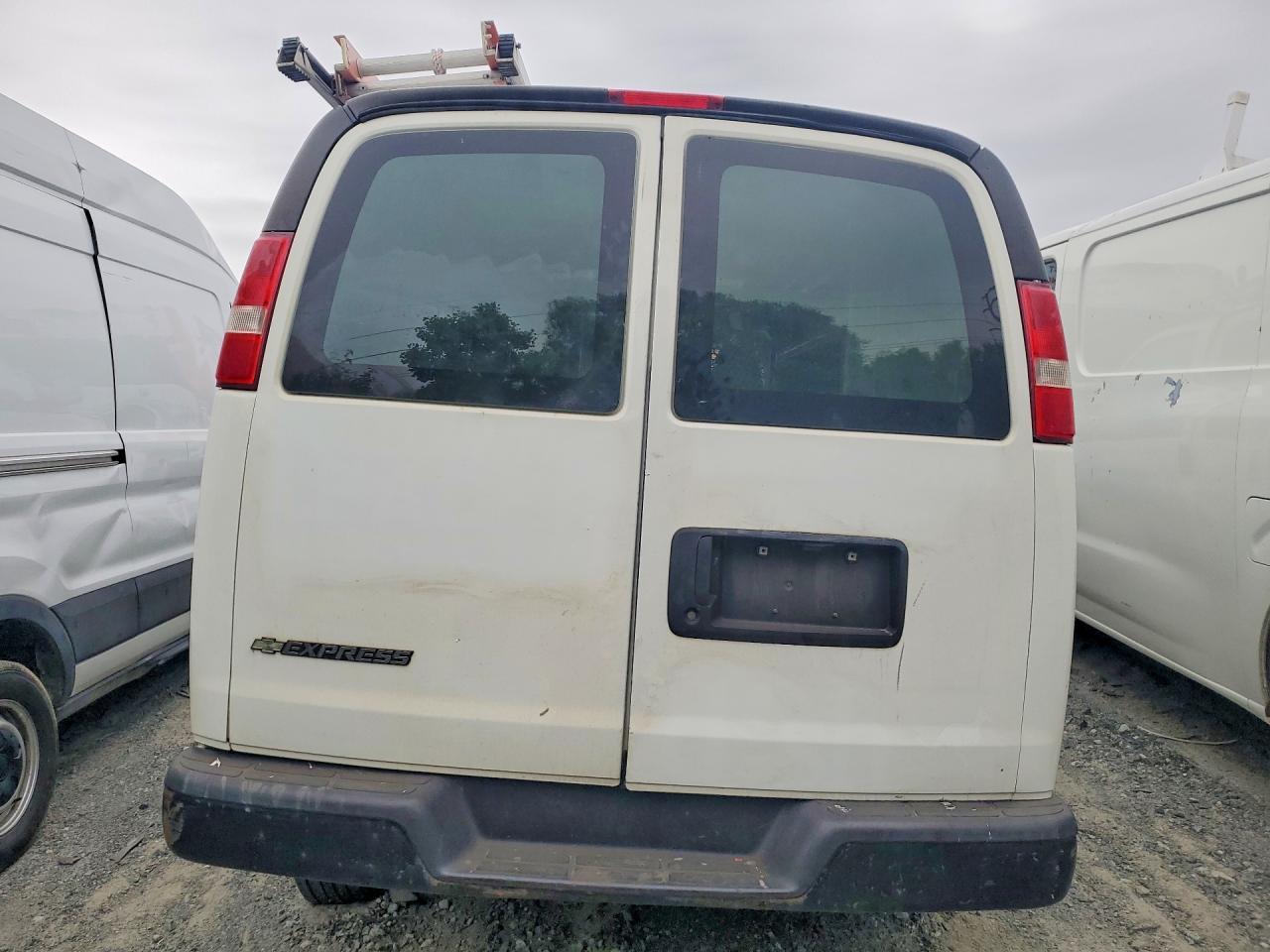 2017 Chevrolet Express G2500 - zdjęcie 6