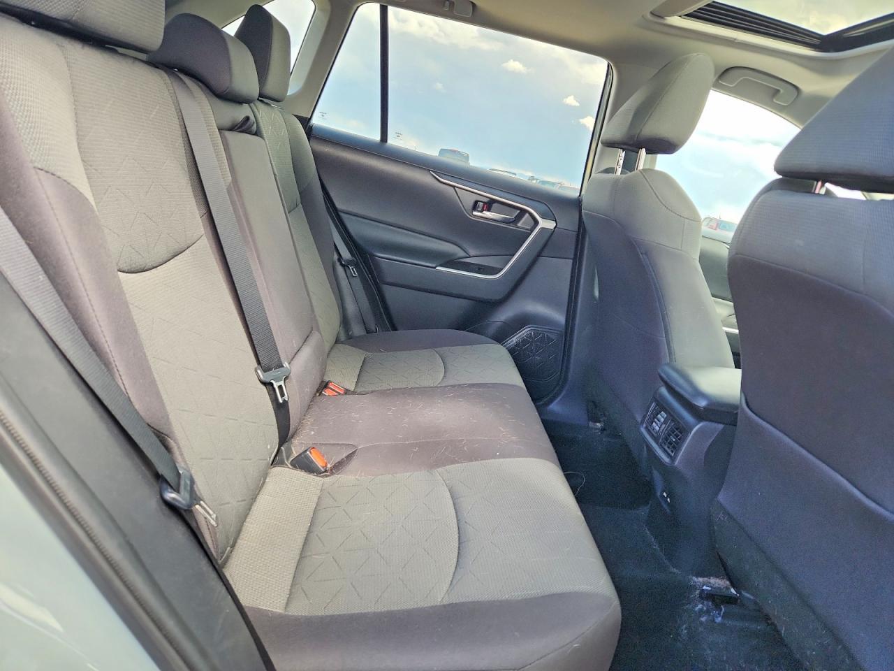 2021 Toyota Rav4 Xle - zdjęcie 10