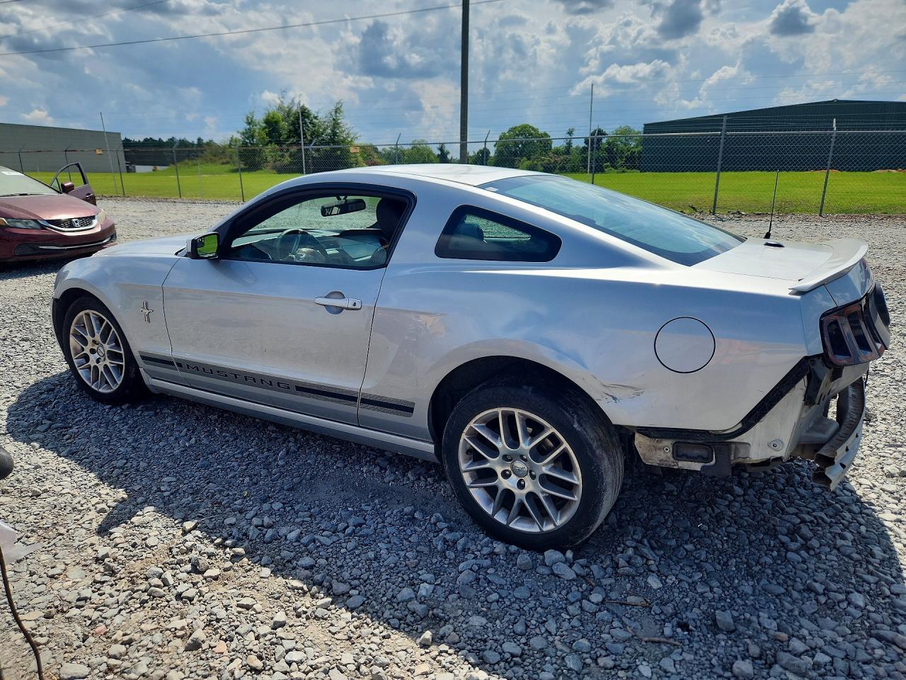 2013 Ford Mustang - zdjęcie 2