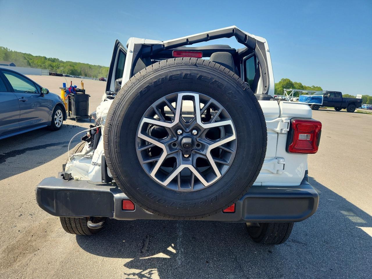 2025 Jeep Wrangler Sahara - zdjęcie 6