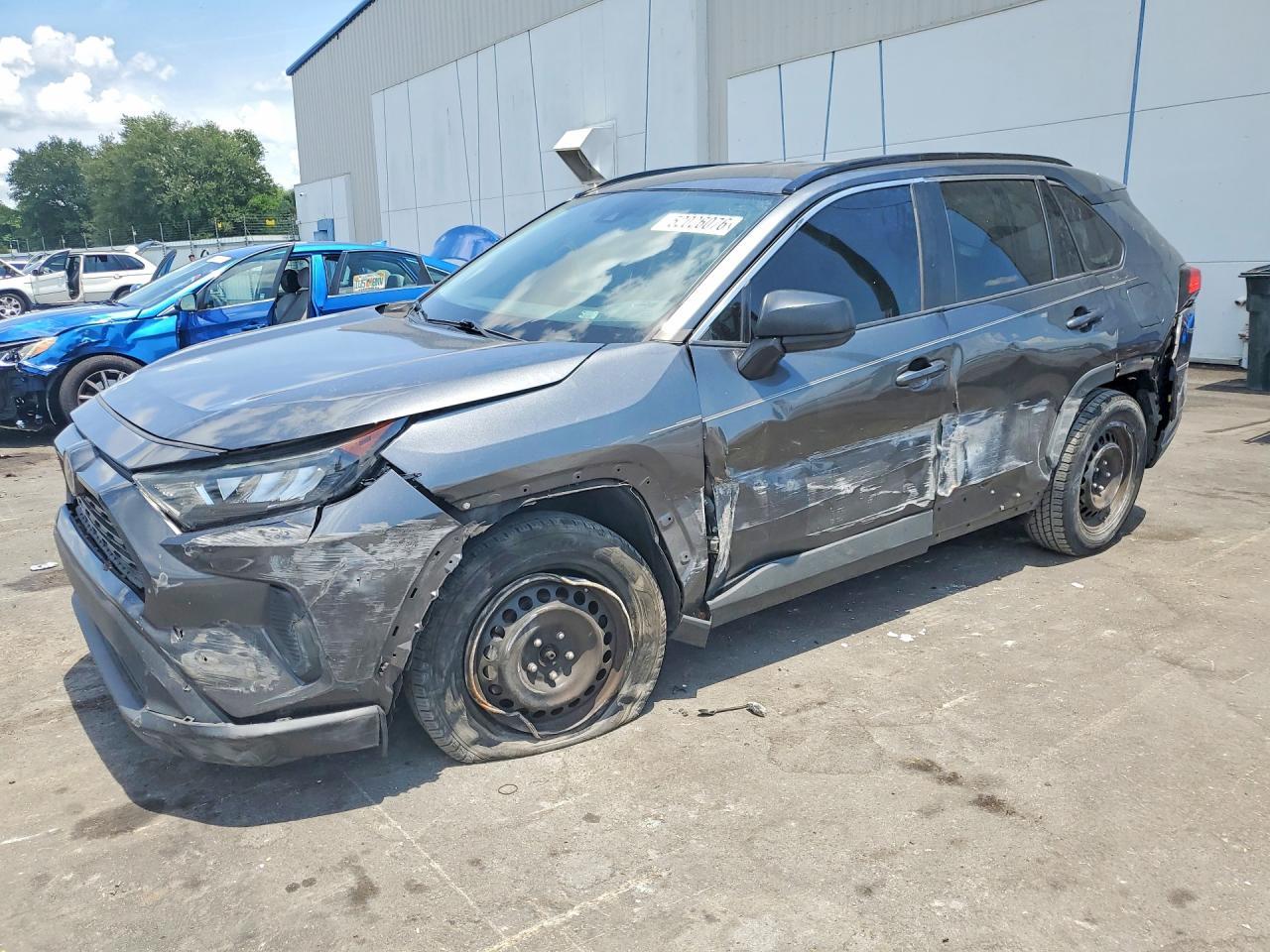 2020 Toyota Rav4 Le - zdjęcie główne