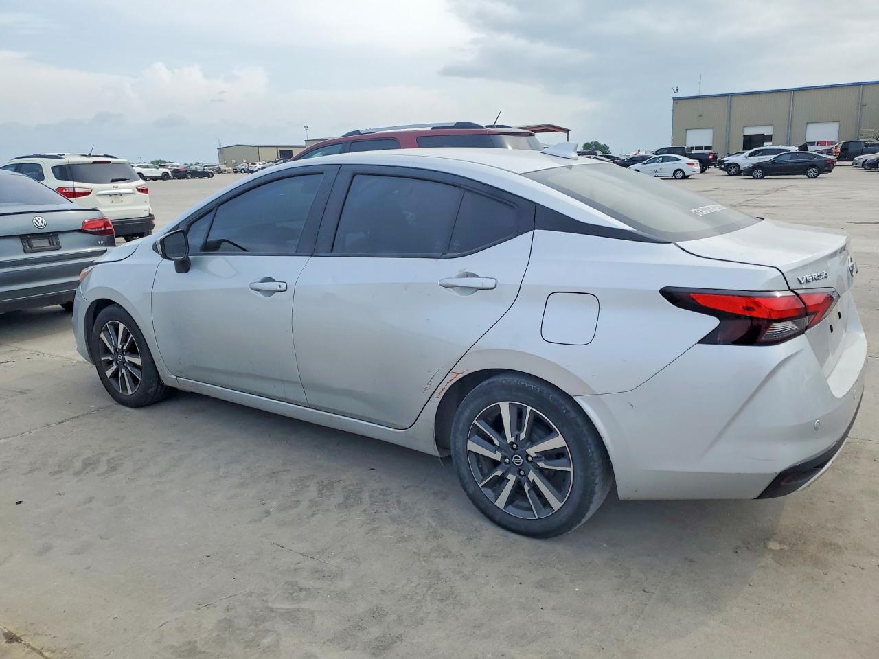 2021 Nissan Versa Sv - zdjęcie 2