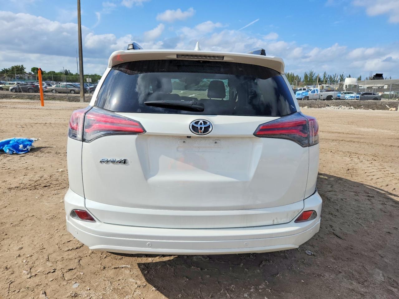 2017 Toyota Rav4 Platinum - zdjęcie 6