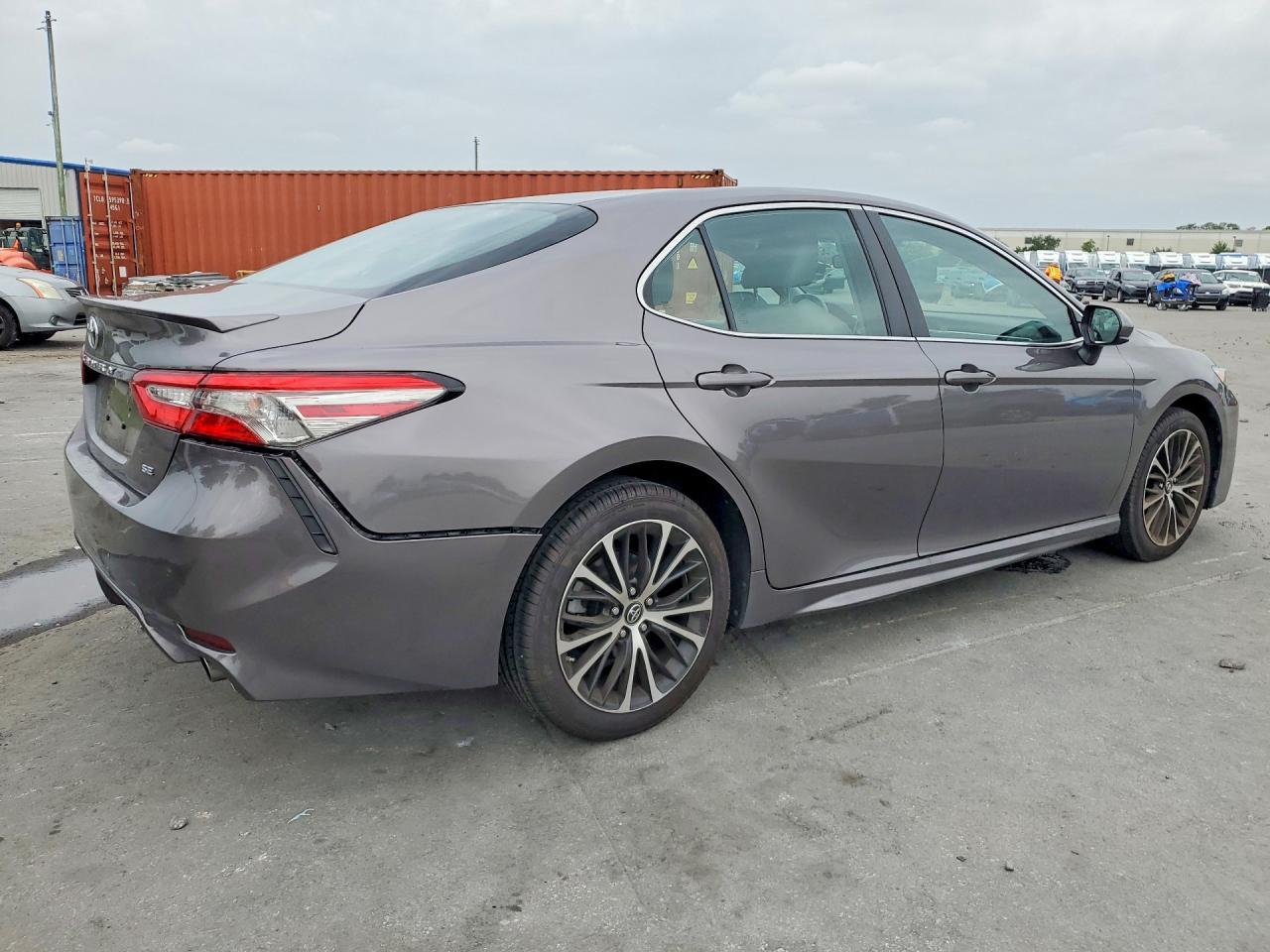 2018 Toyota Camry Se - zdjęcie 3