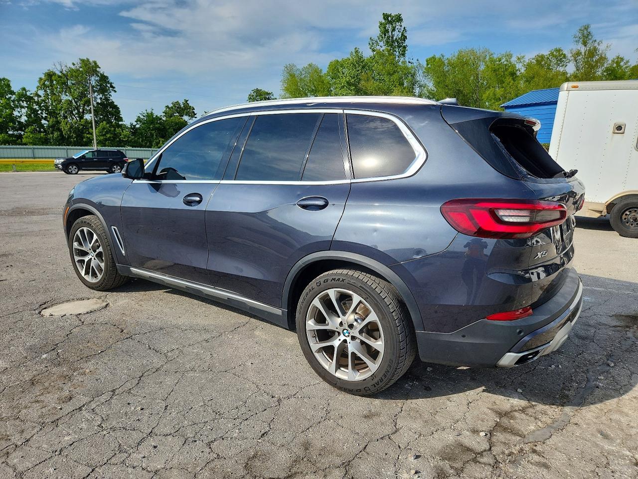 2021 BMW X5 xDrive40I - zdjęcie 2