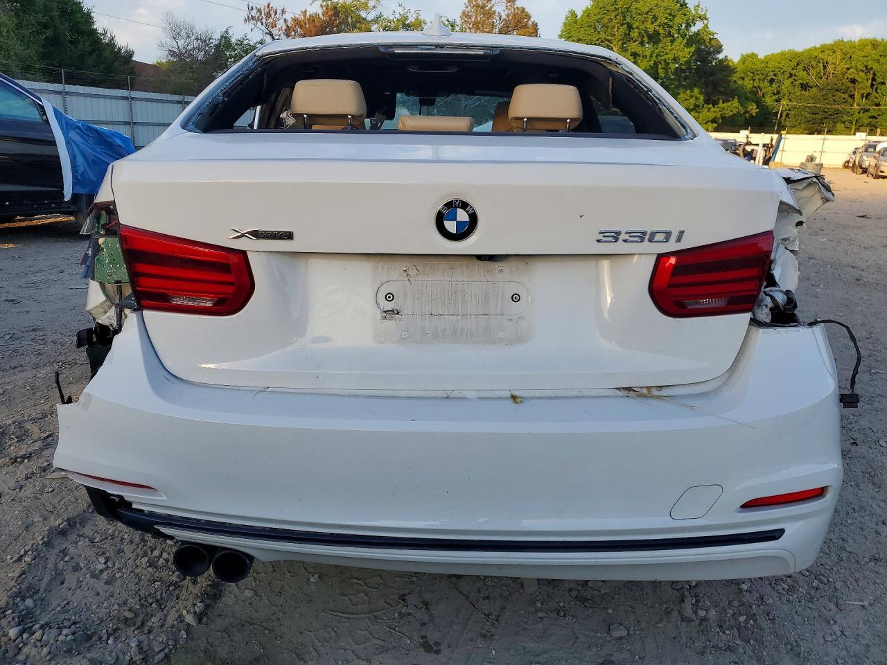 2018 BMW 330 Xi - zdjęcie 6