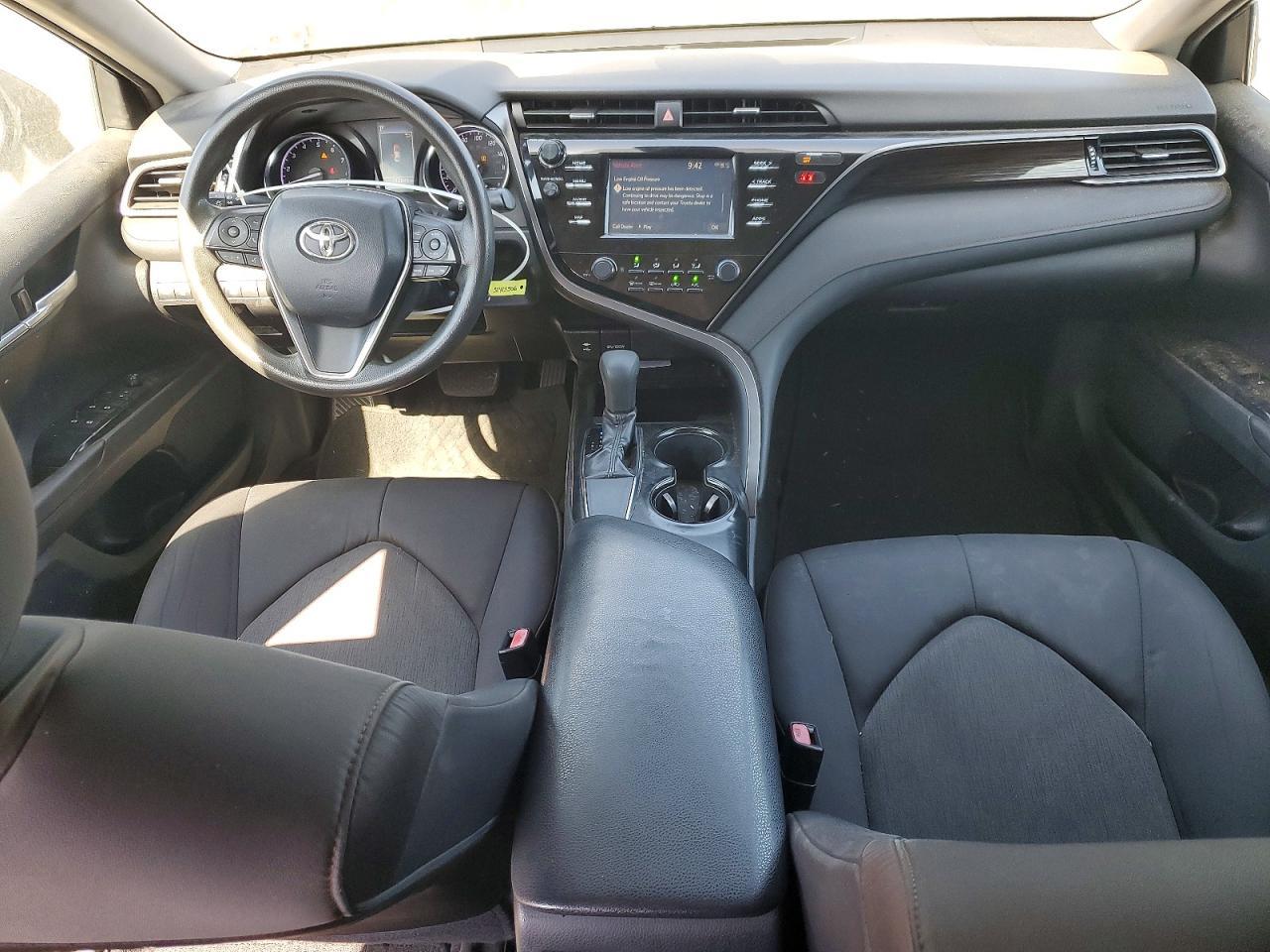 2019 Toyota Camry Le - zdjęcie 8