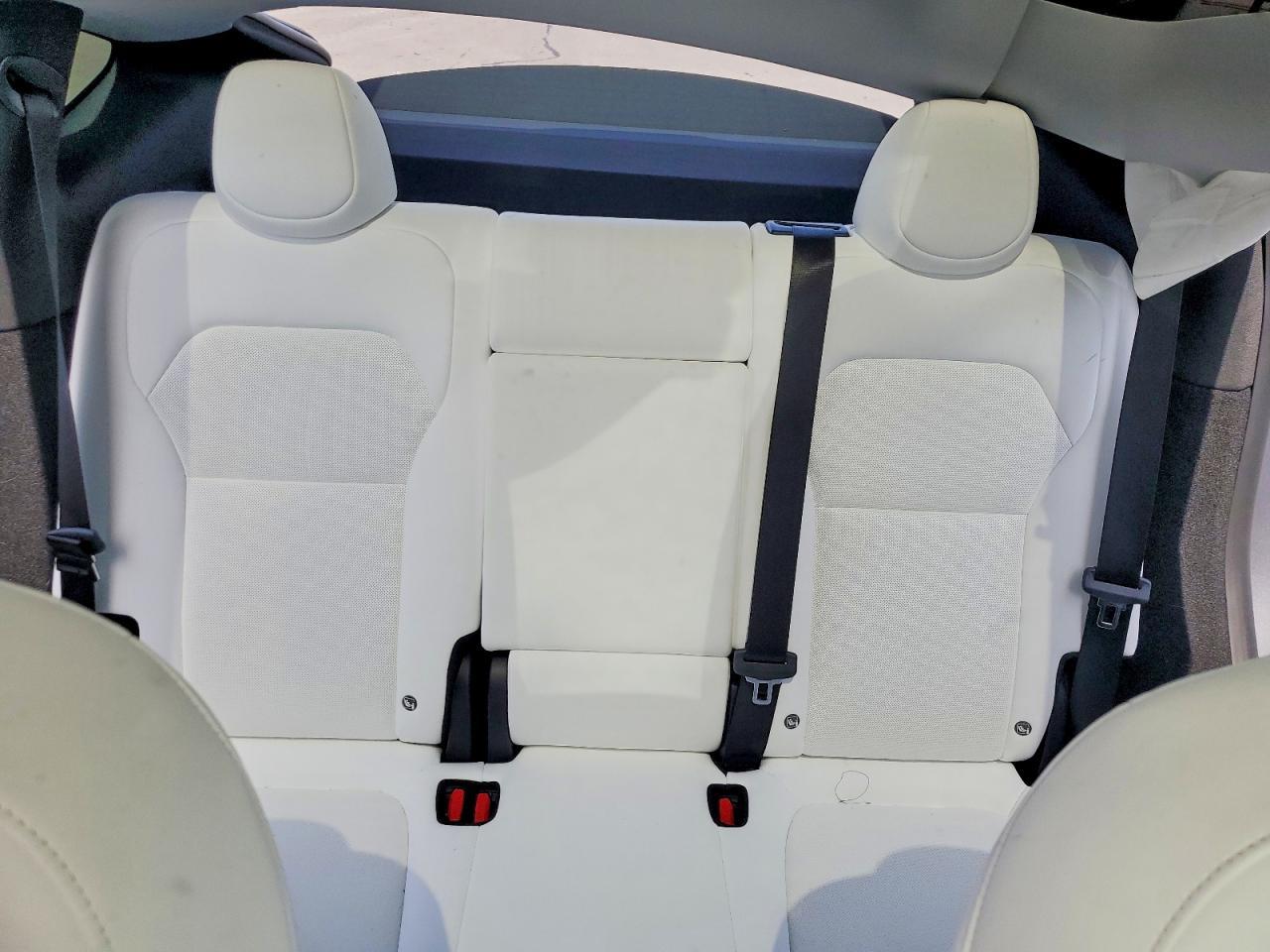 2026 Tesla Model Y - zdjęcie 10