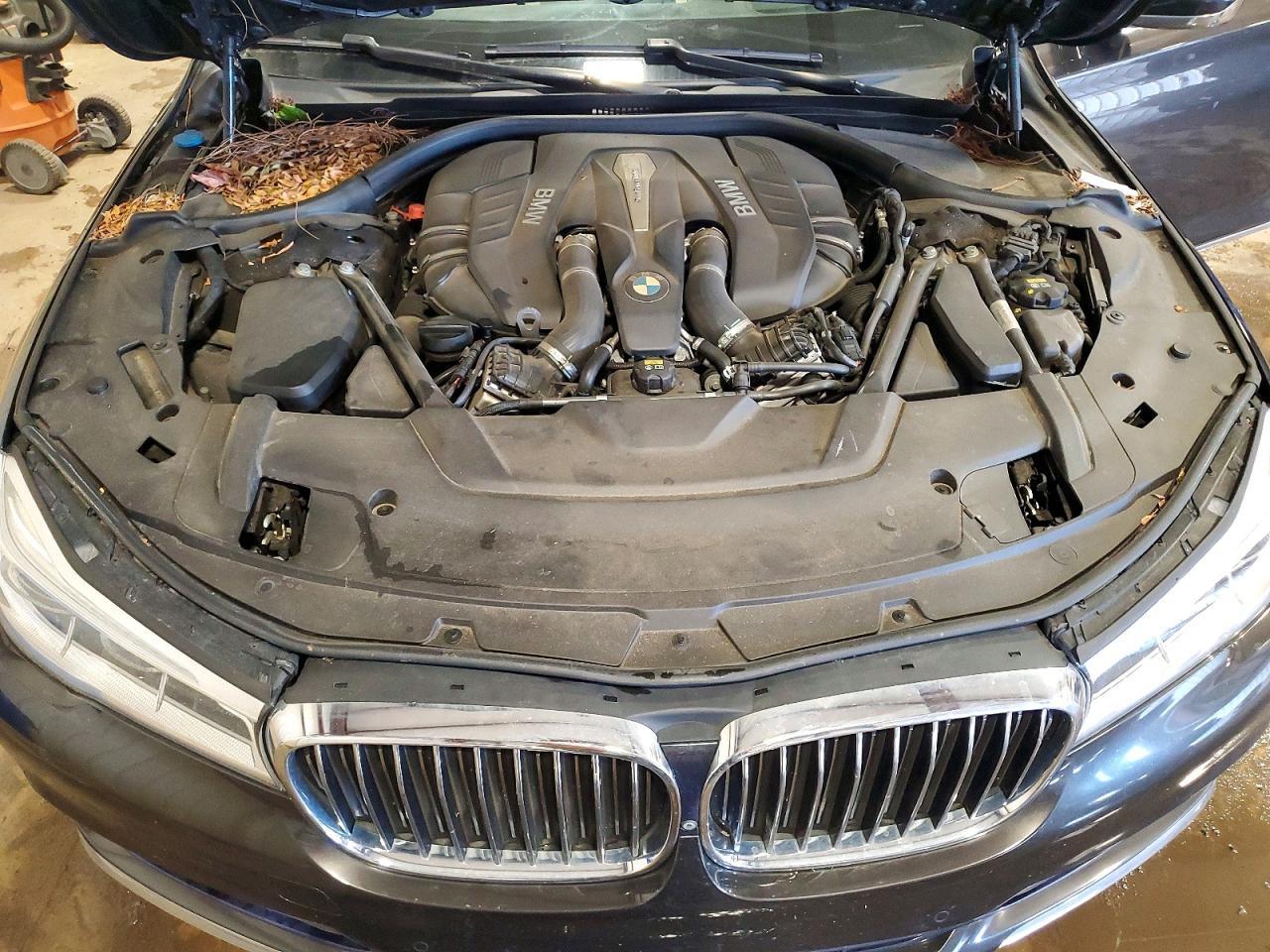2016 BMW Seria 7 750i - zdjęcie 11
