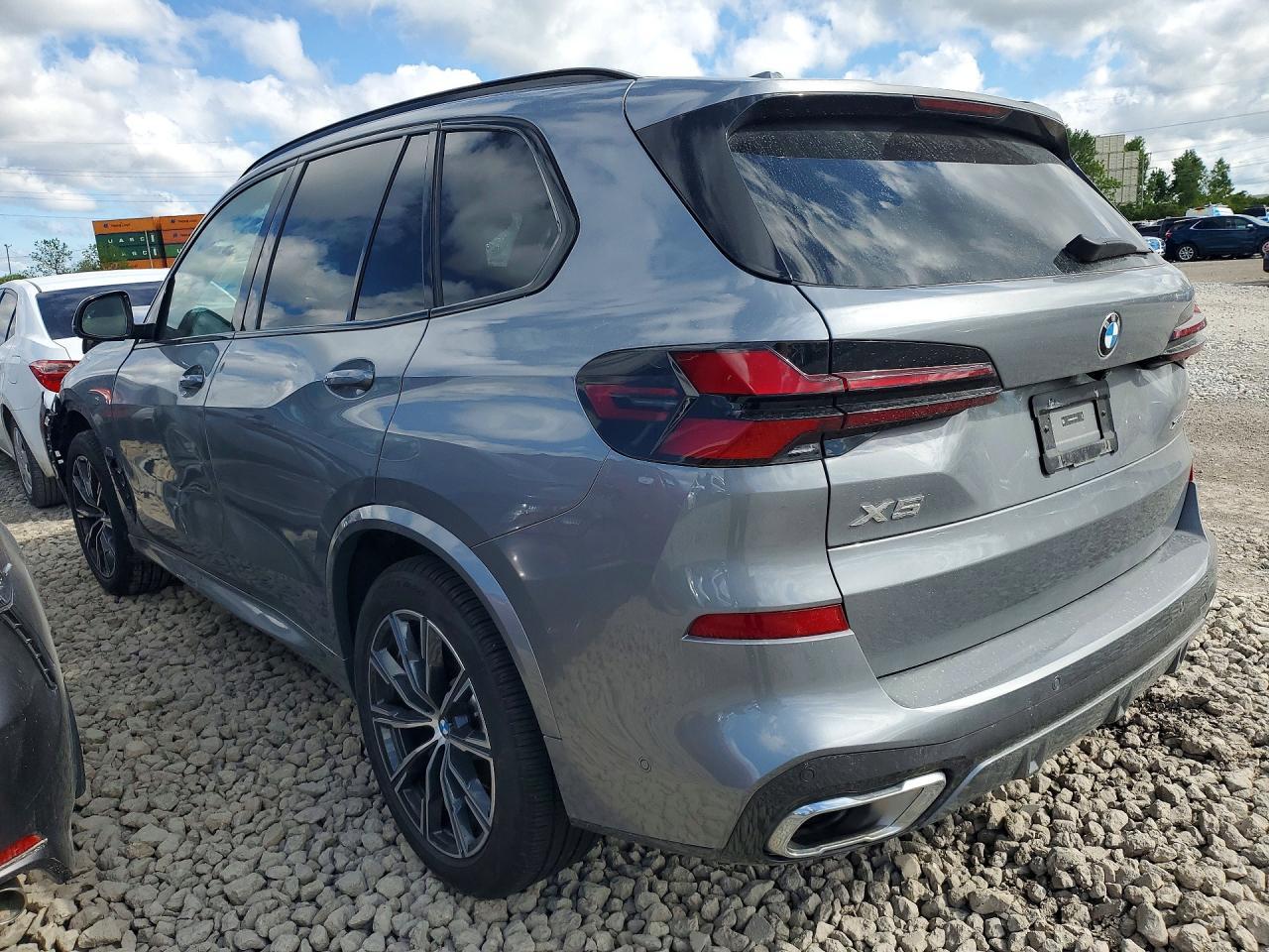 2025 BMW X5 xDrive40I - zdjęcie 2