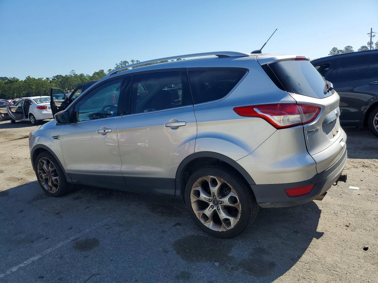 2015 Ford Escape Titanium - zdjęcie 2