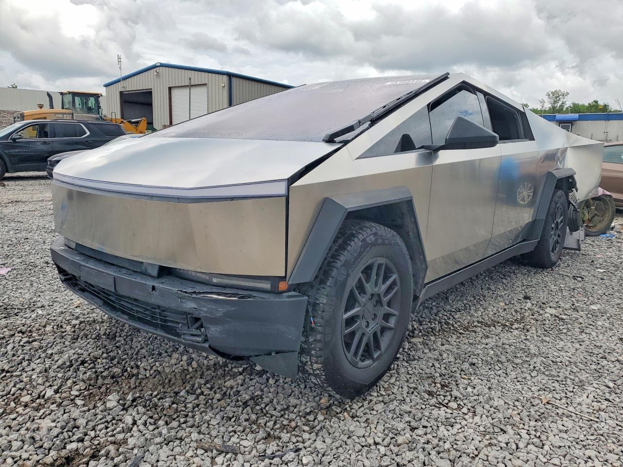 2025 Tesla Cybertruck - zdjęcie główne
