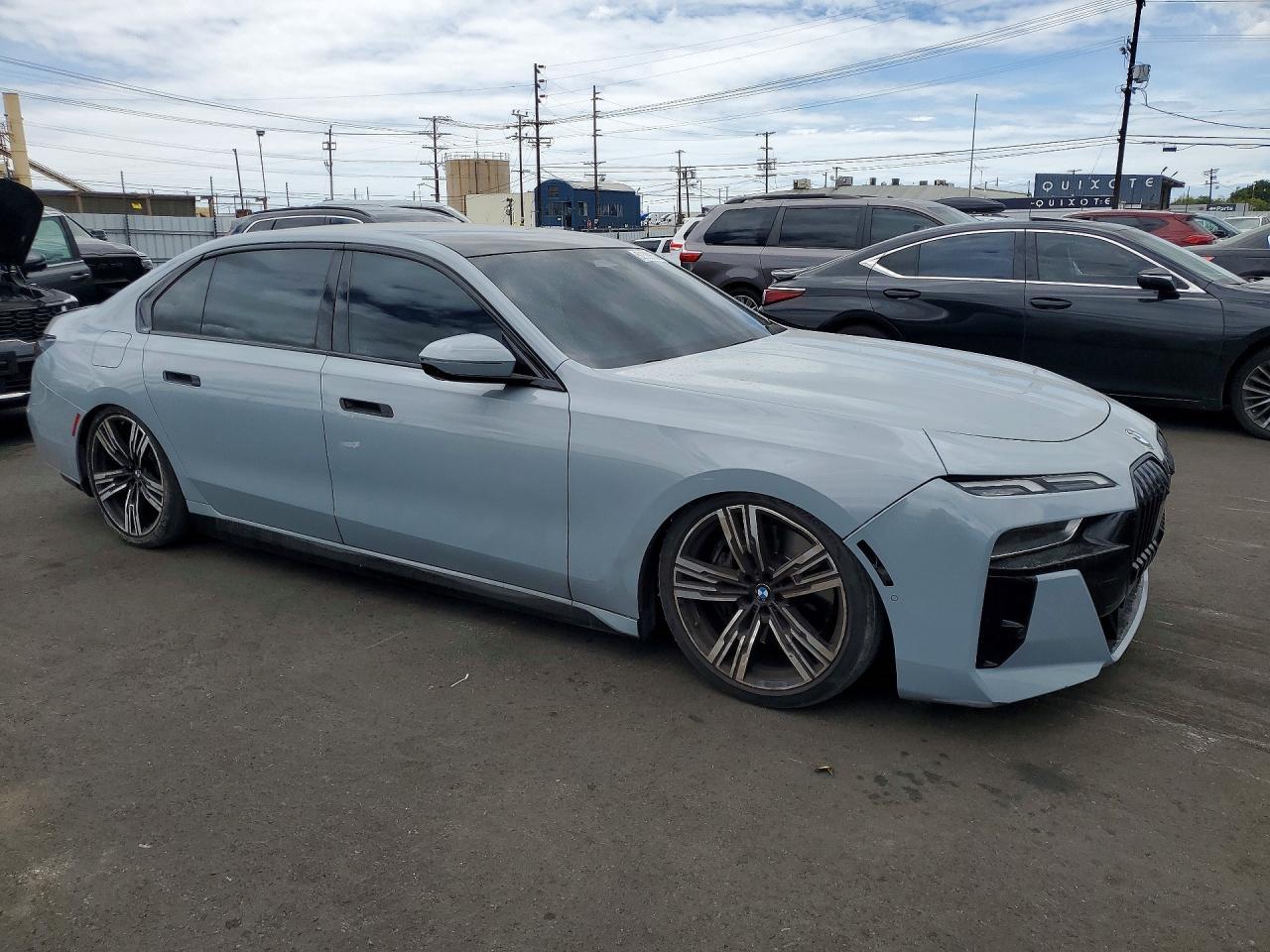 2023 BMW 740I - zdjęcie 4