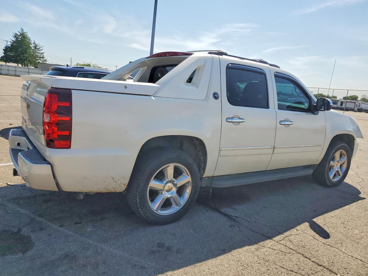 2013 Chevrolet Avalanche Ltz - zdjęcie 3