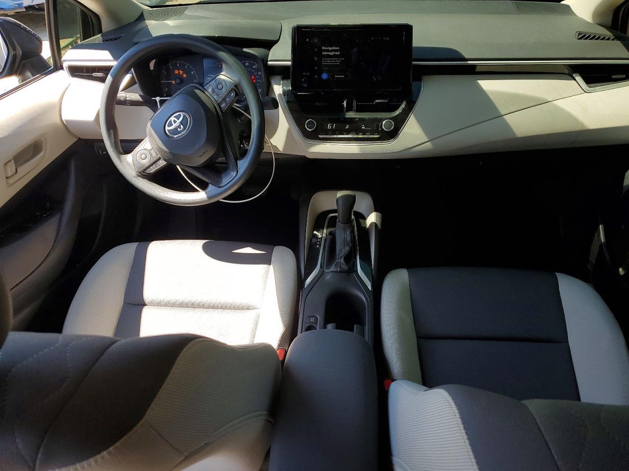 2025 Toyota Corolla Le - zdjęcie 8
