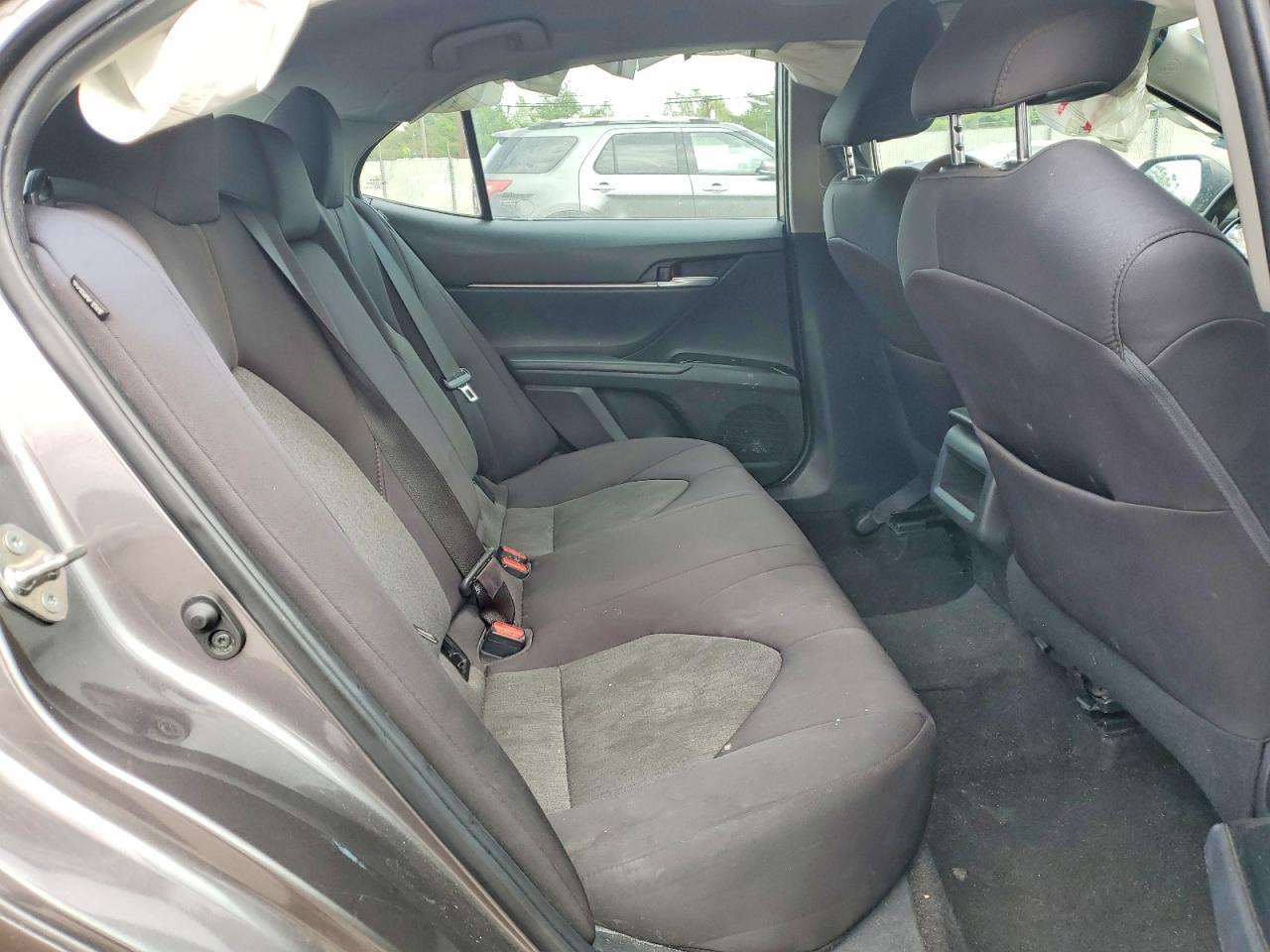2019 Toyota Camry Le - zdjęcie 10