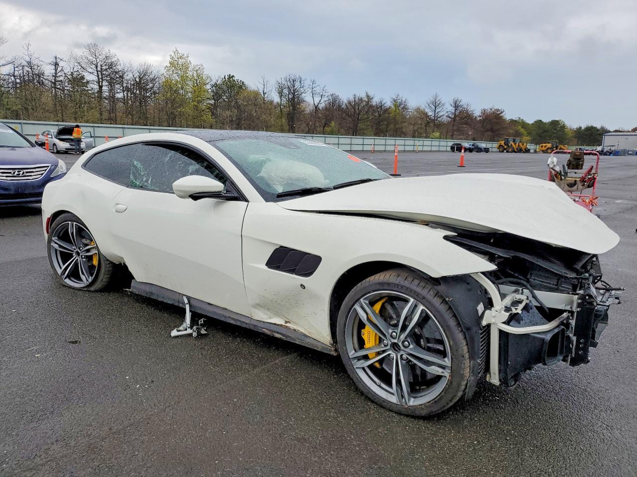 2020 Ferrari Gtc4 Lusso - zdjęcie 4