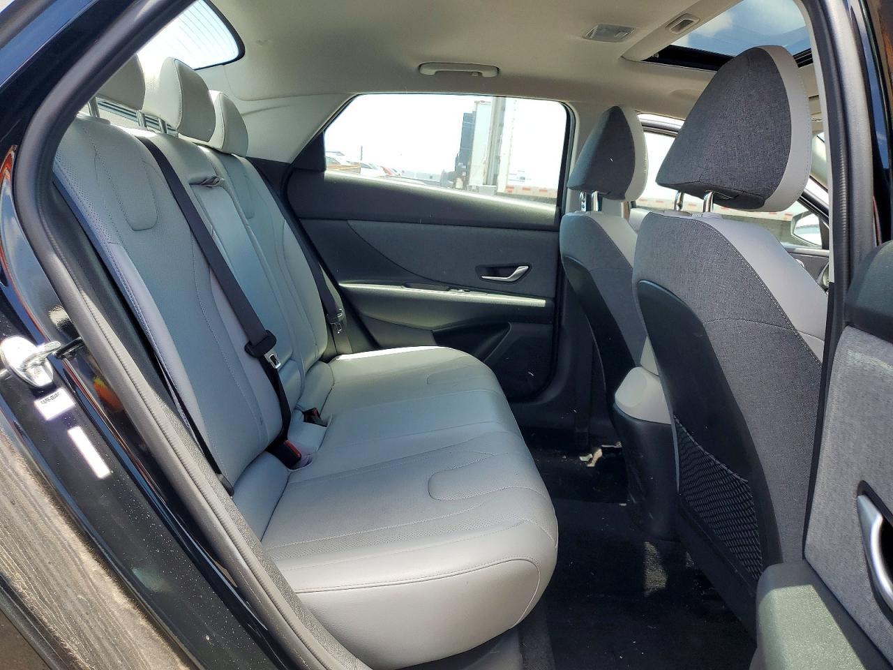 2023 Hyundai Elantra Limited - zdjęcie 10