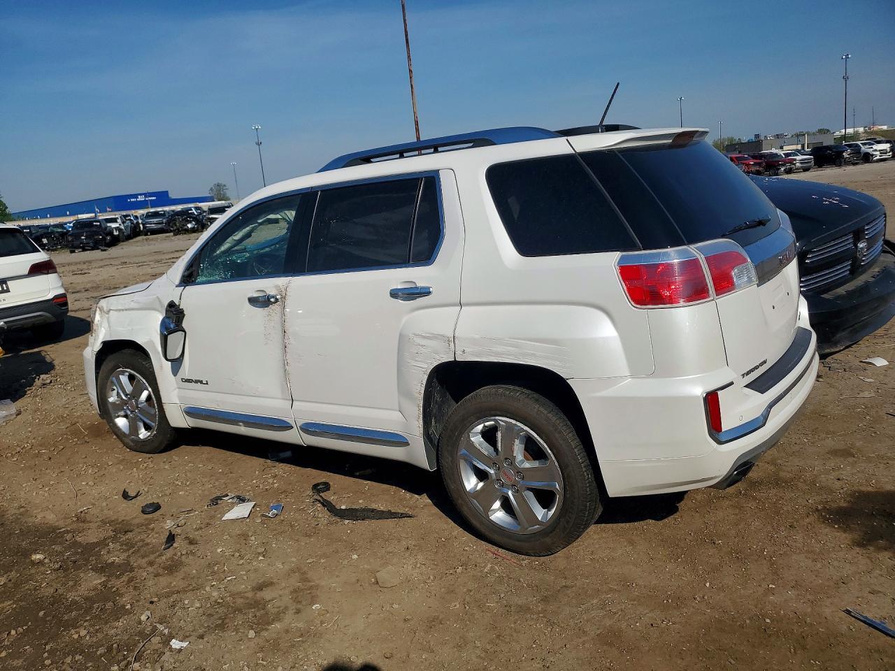 2017 GMC Terrain Denali - zdjęcie 2
