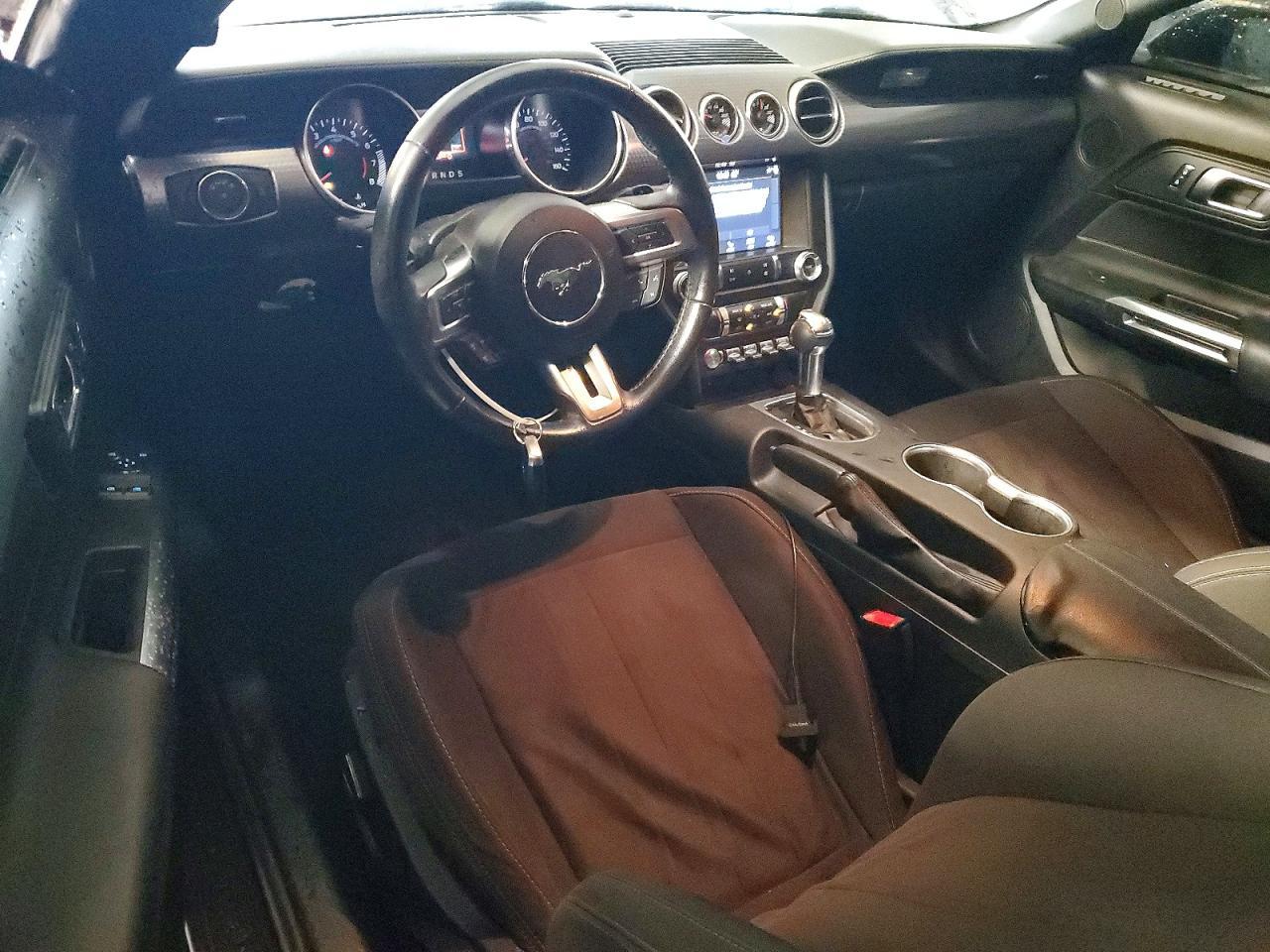 2019 Ford Mustang - zdjęcie 8