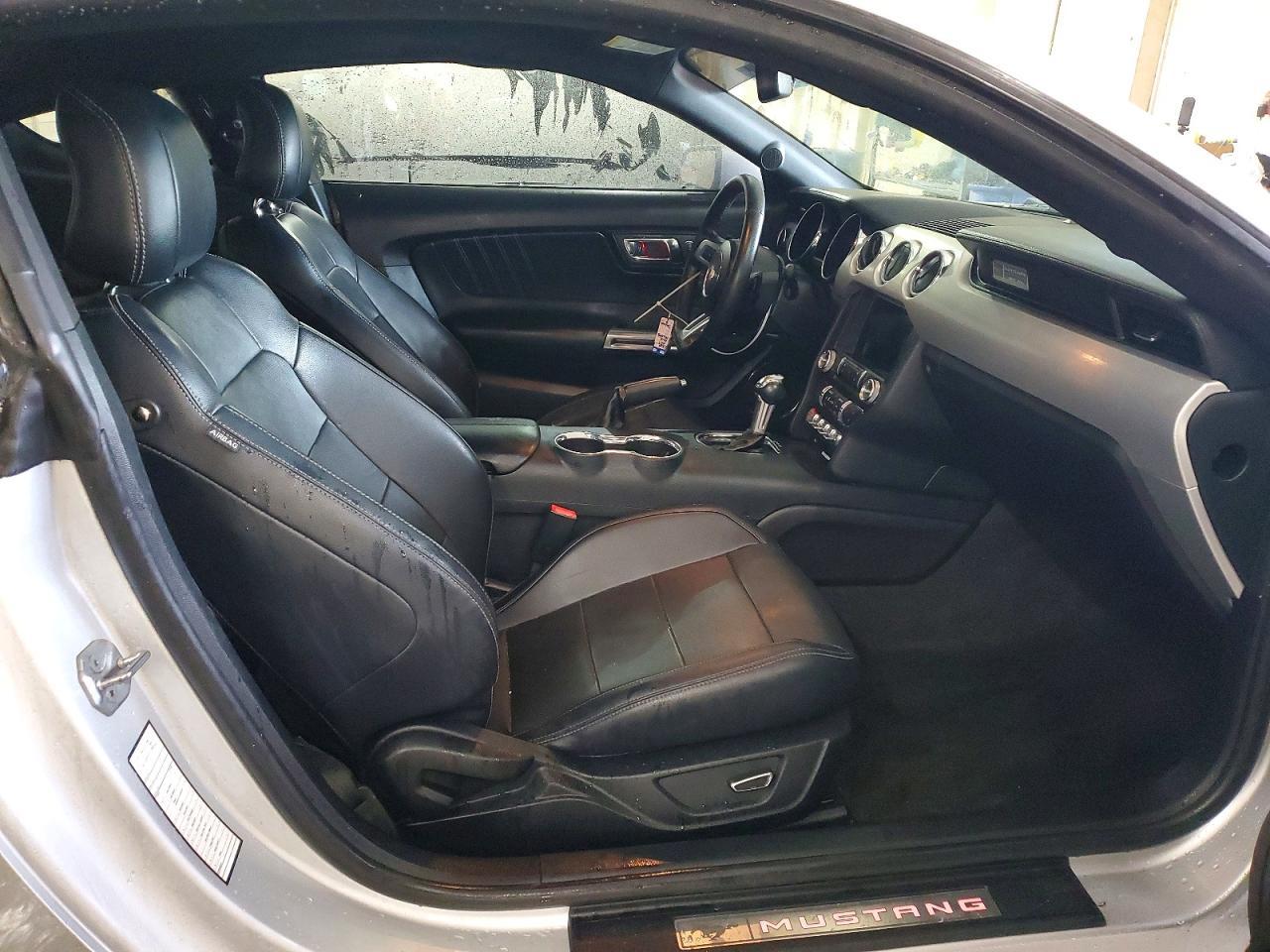 2017 Ford Mustang - zdjęcie 10