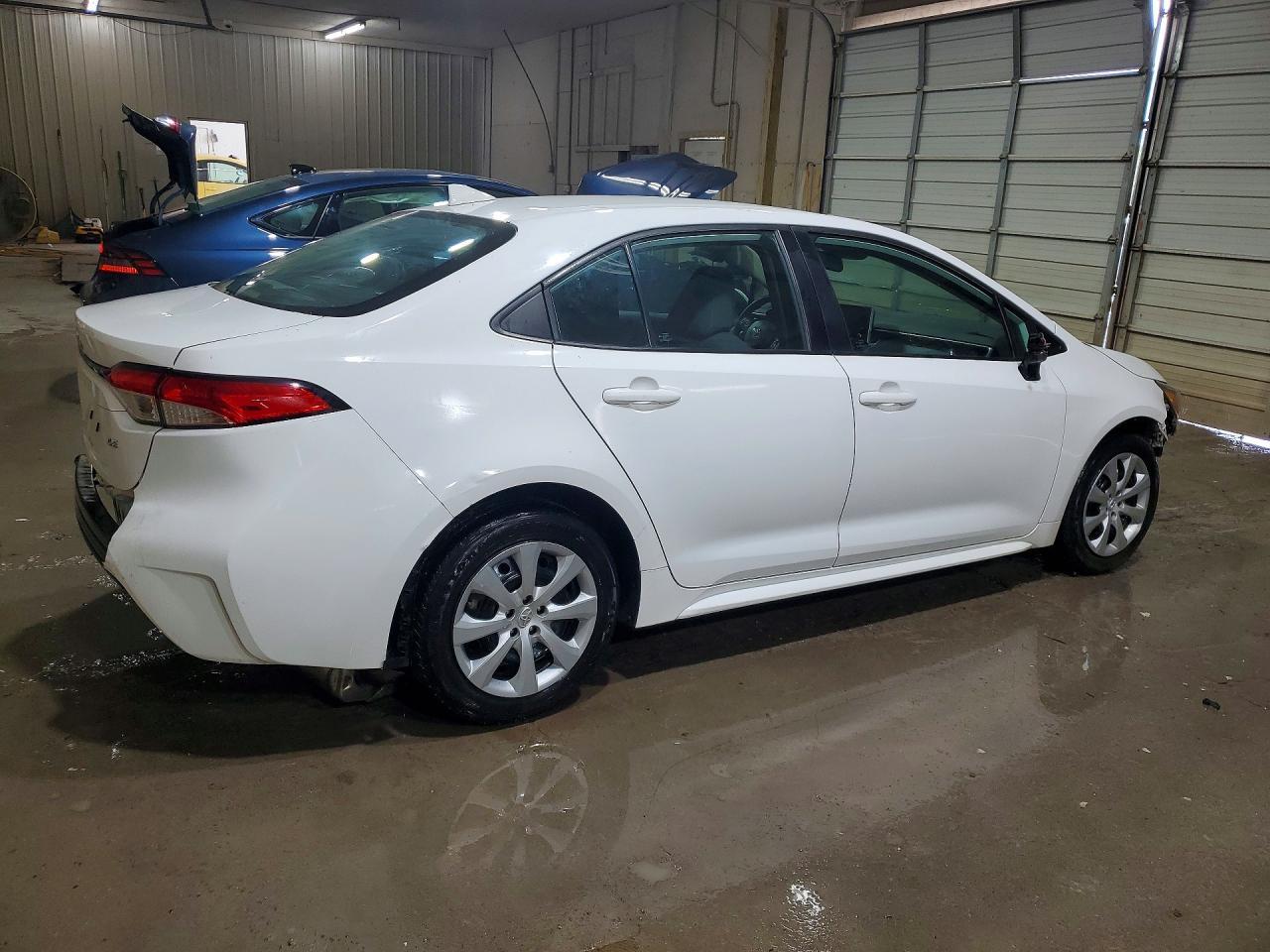 2021 Toyota Corolla Le - zdjęcie 3