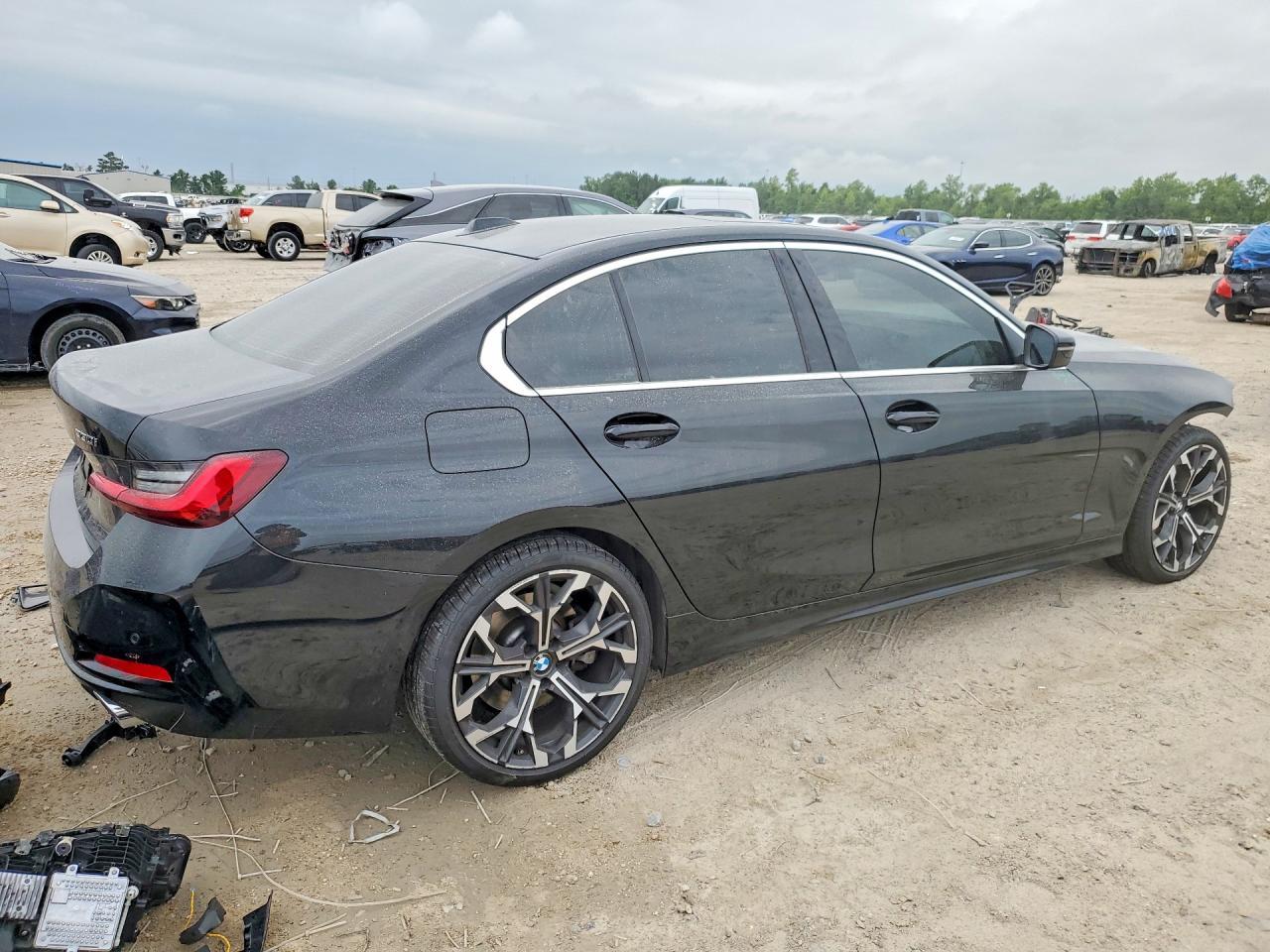 2025 BMW 330I - zdjęcie 3