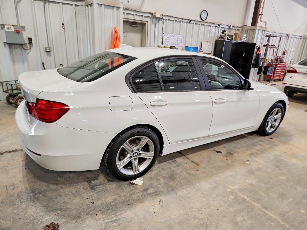 2015 BMW 320 I xDrive - zdjęcie 3
