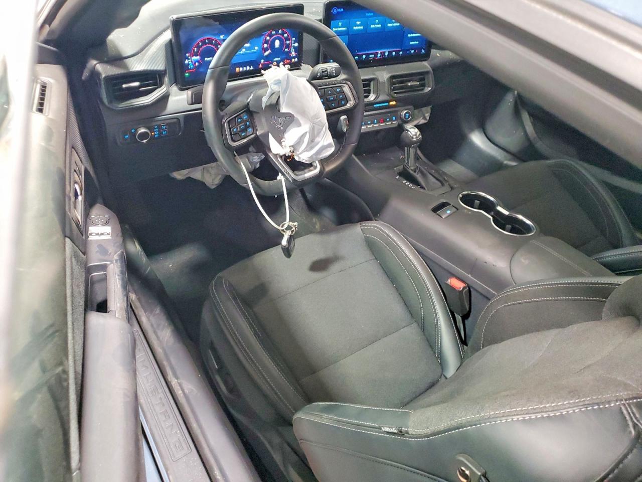 2025 Ford Mustang - zdjęcie 8
