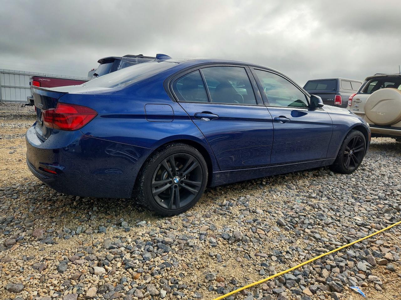 2018 BMW 330 I - zdjęcie 3