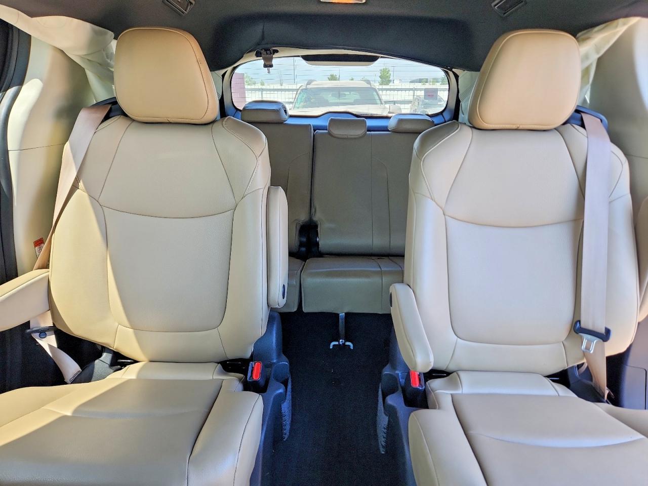 2021 Toyota Sienna Xle - zdjęcie 10