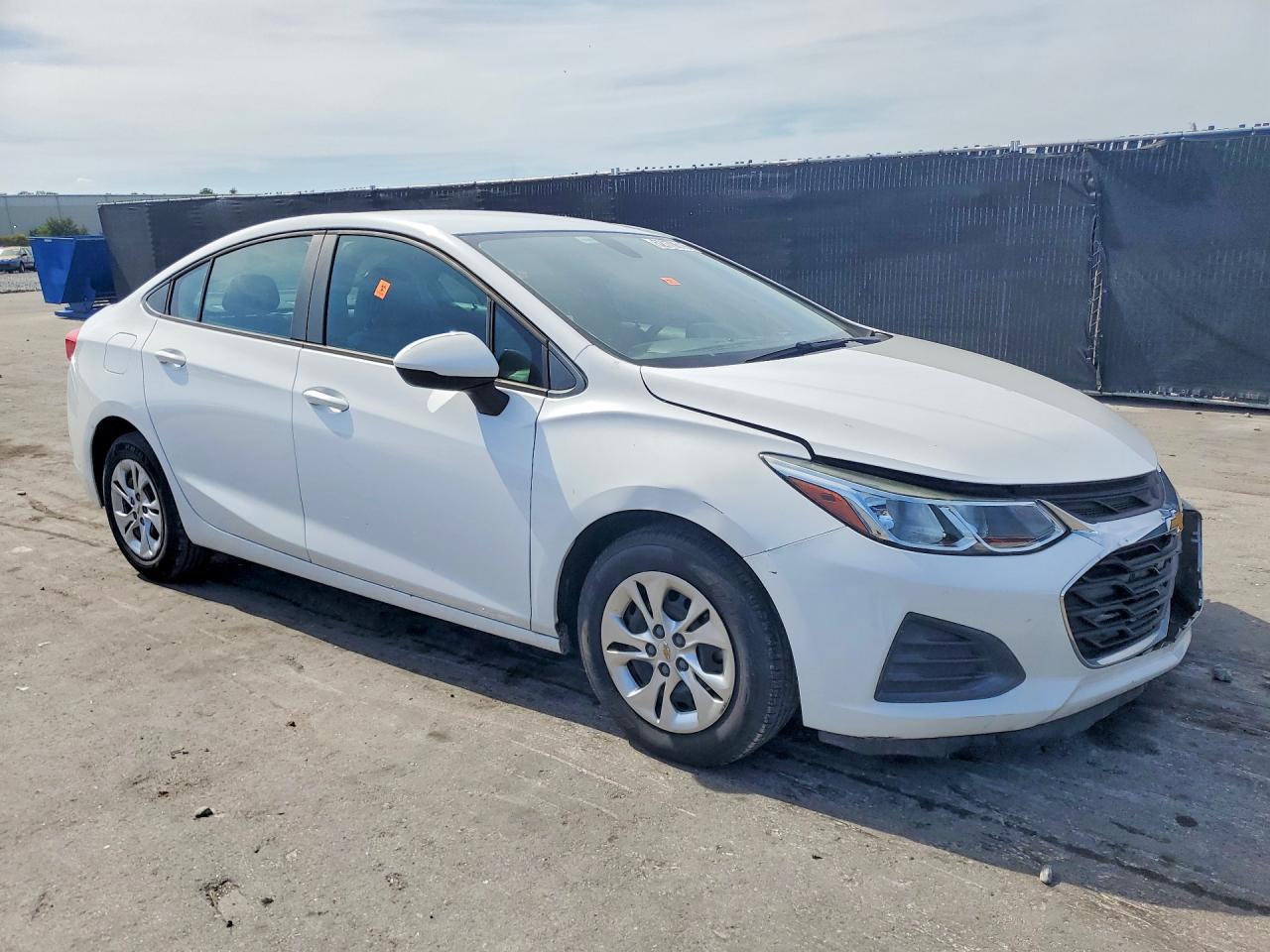 2019 Chevrolet Cruze Ls - zdjęcie 4