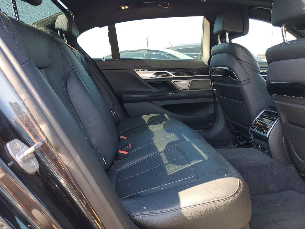 2019 BMW 740 Xi - zdjęcie 10