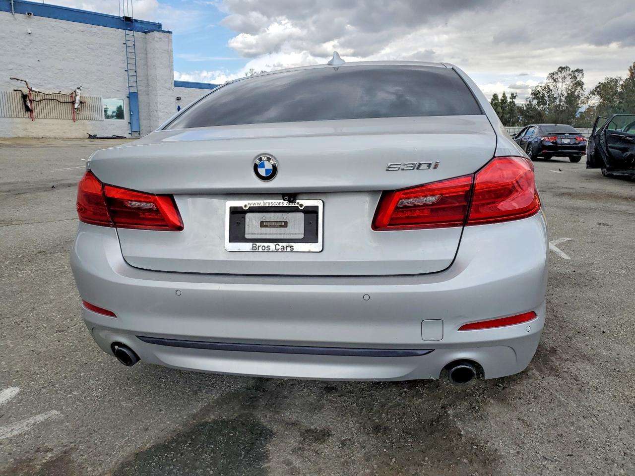 2017 BMW 530 I - zdjęcie 6