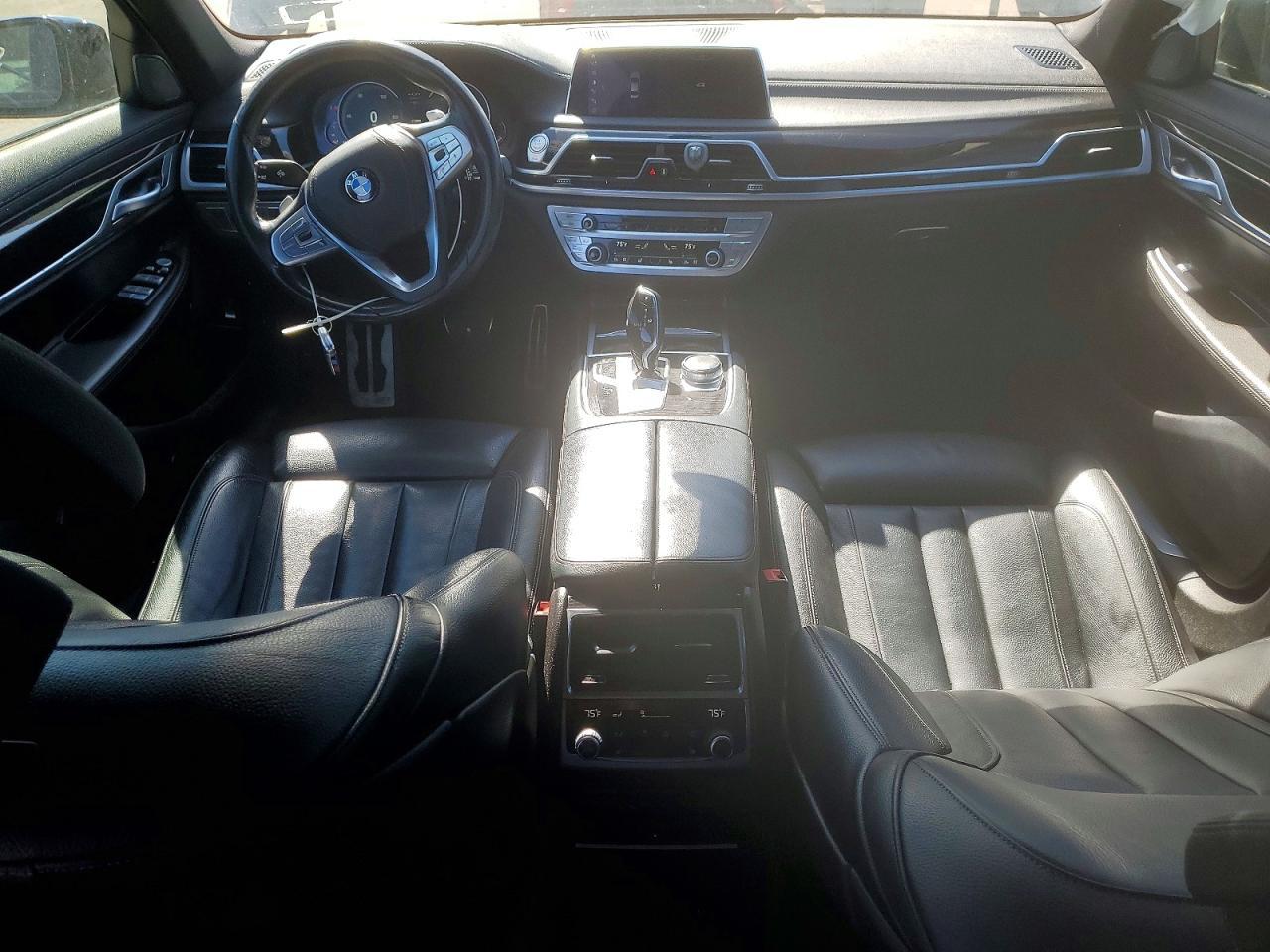 2019 BMW 740 - zdjęcie 8