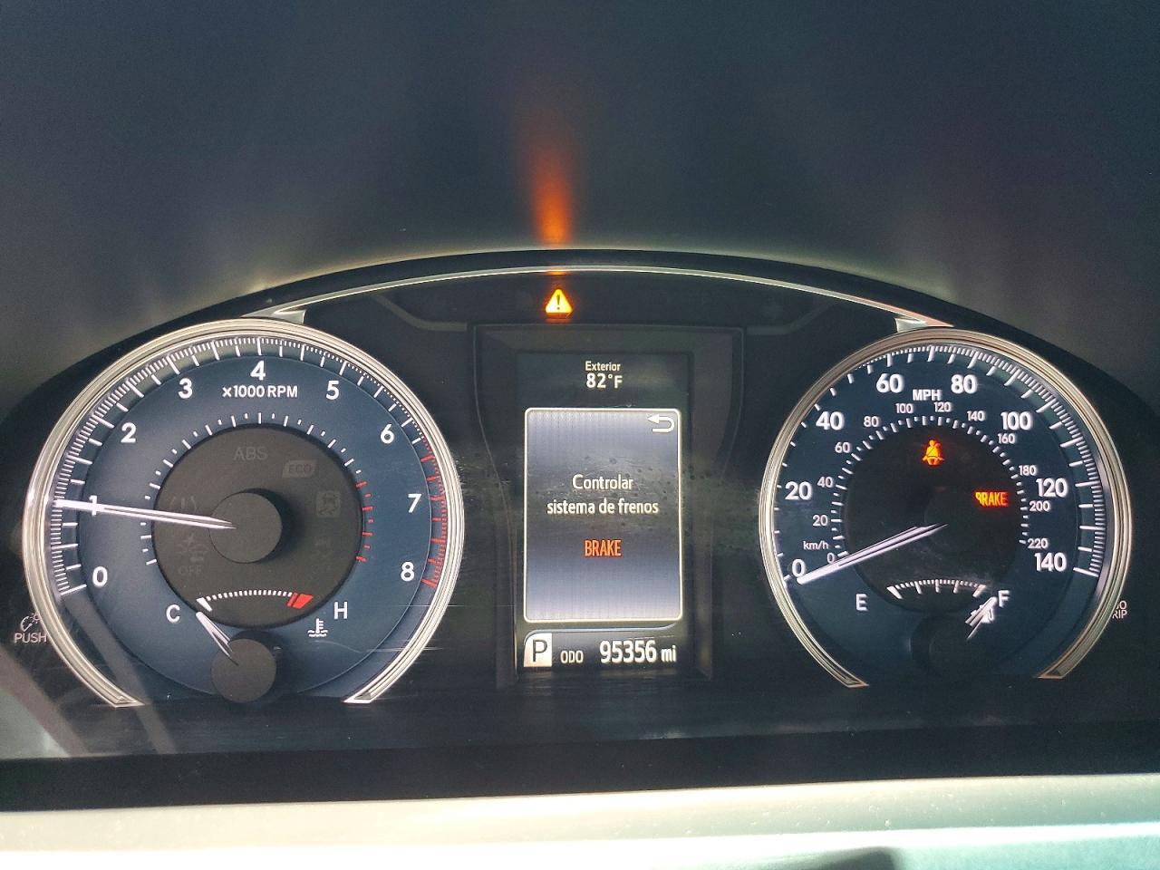 2016 Toyota Camry Le - zdjęcie 9