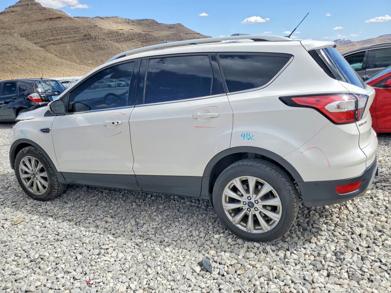 2017 Ford Escape Titanium - zdjęcie 2