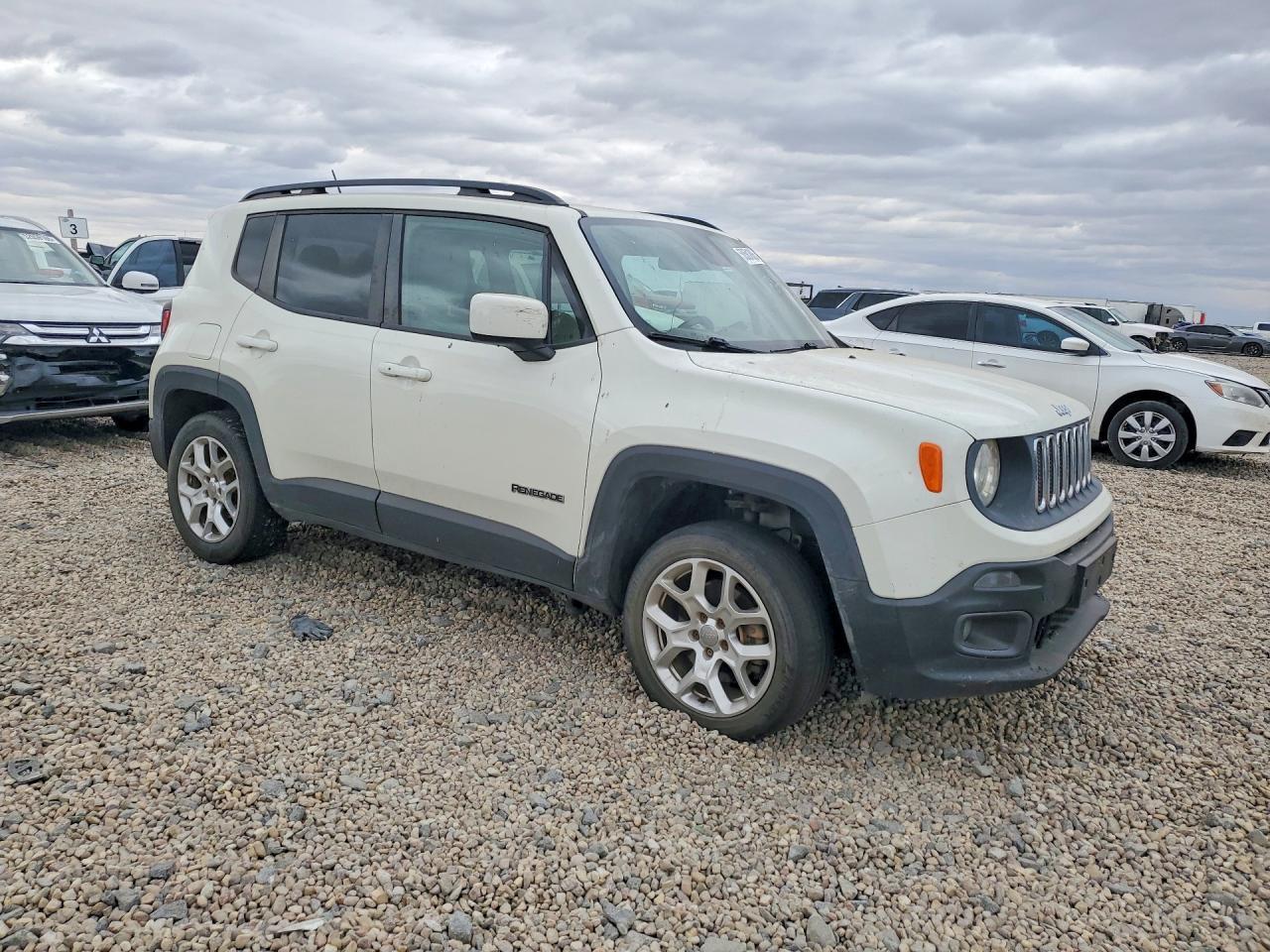 2015 Jeep Renegade Latitude - zdjęcie 4