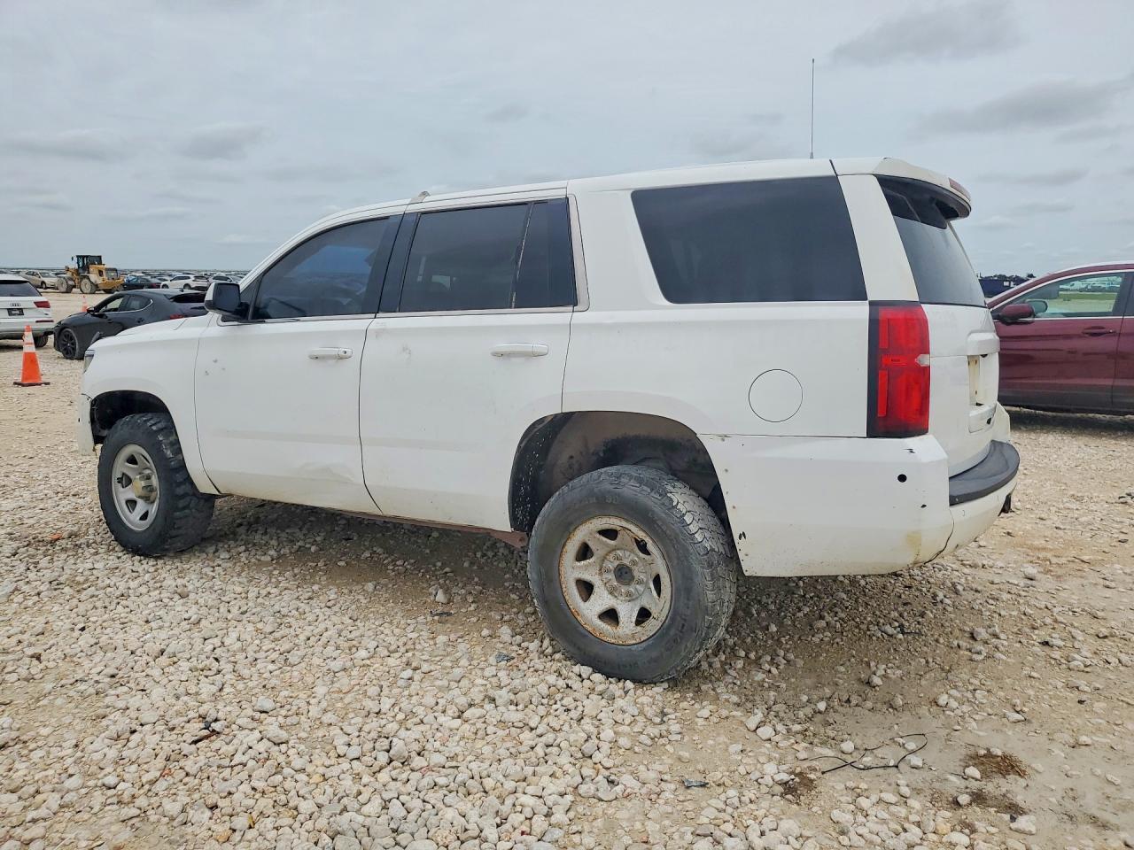 2019 Chevrolet Tahoe Special - zdjęcie 2