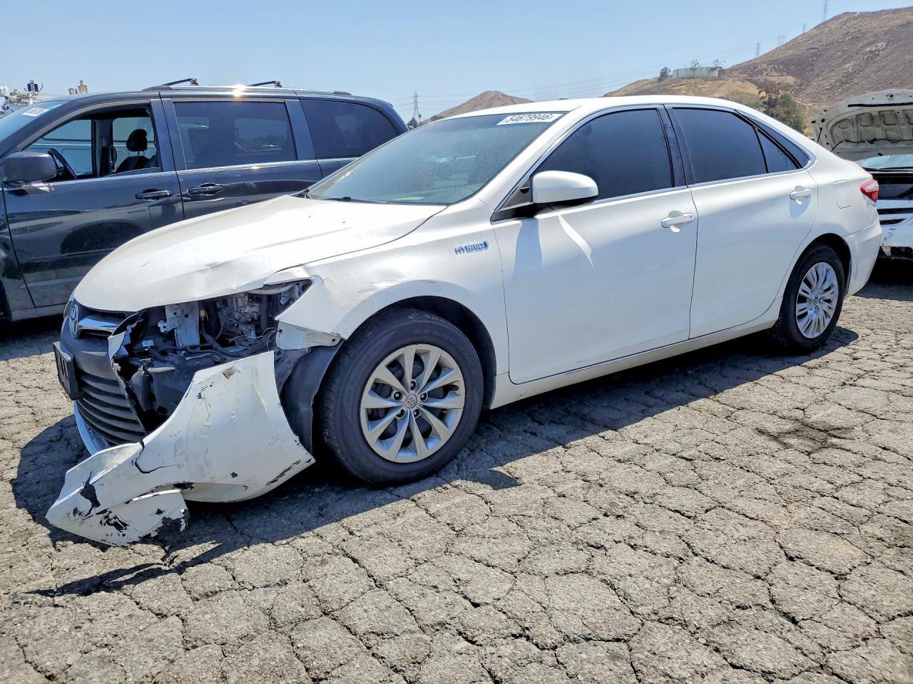 2017 Toyota Camry Hybrid Le - zdjęcie główne