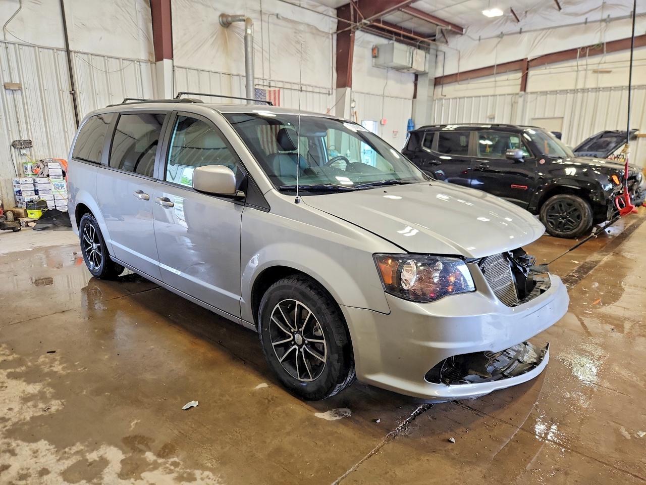 2019 Dodge Grand Caravan Gt - zdjęcie 4